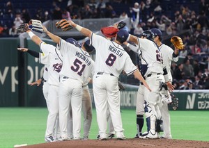 S. Korea pounds Czechia in opener with 4 home runs